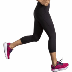 BROOKS Women's Spark Capri -Sports Basement Outlet 100280825.001.Black .4